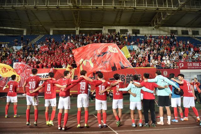 邮报：顺应英超形势，利兹今夏引援注重身体对抗和定位球能力