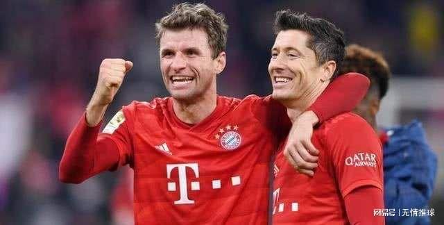 爱德华兹关键时刻展现神射，三分球助球队反超（爱德华兹关键三分命中，率队完成反超）