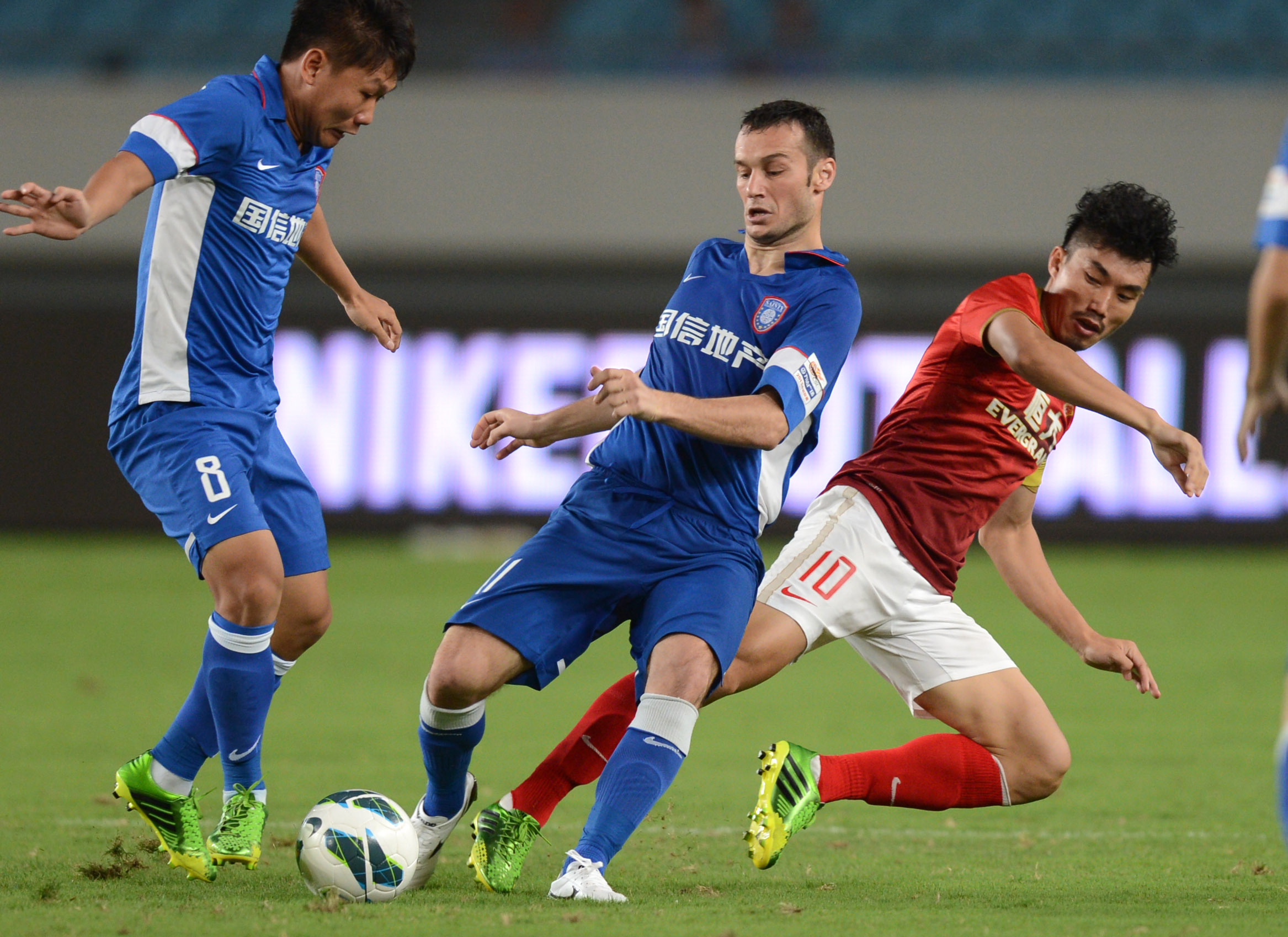 他是从谷底往上爬的那种人