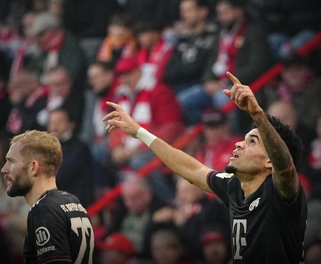 青出于蓝！卡梅隆·布泽尔已拿三次25+得分两双 他父亲仅2次做到（子更胜父：卡梅隆·布泽尔已三度拿下25+得分两双，他父亲仅两次达成）