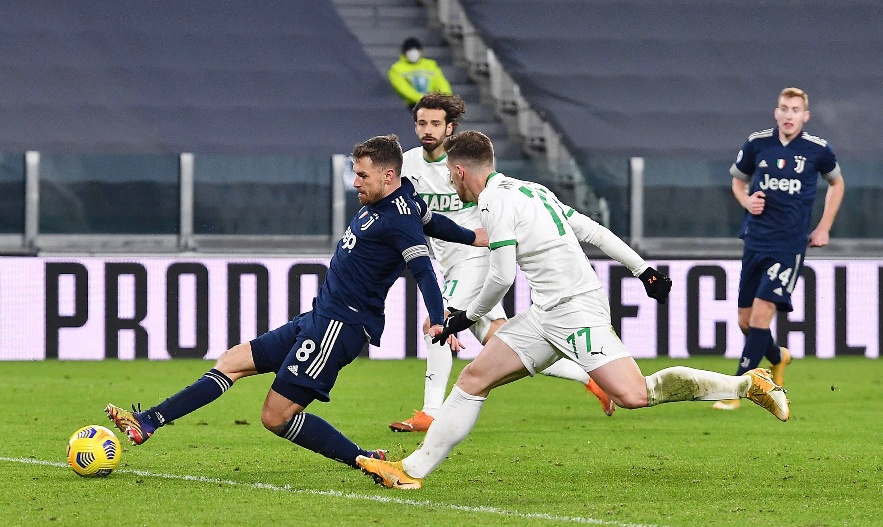 足球报：李新翔脚踝韧带轻伤伤停2周，加布里埃尔还无法合练